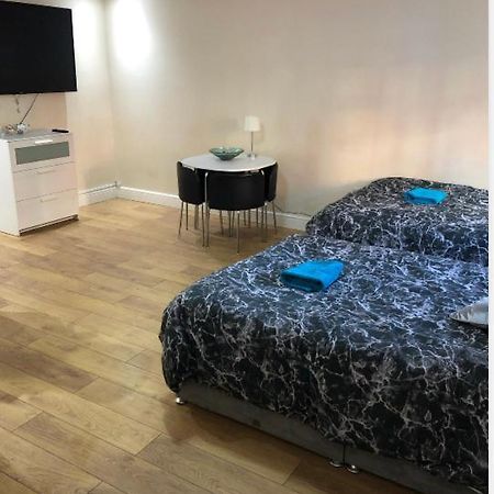 Big Room Rusholme With Tv And Private Bathroom-Parking&Wifi Manchester Zewnętrze zdjęcie