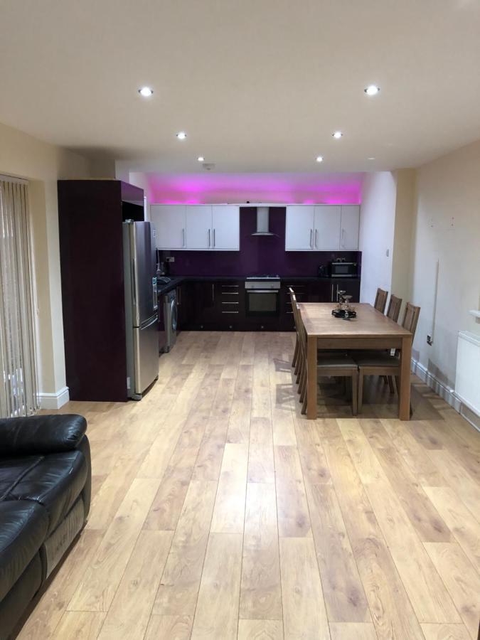 Big Room Rusholme With Tv And Private Bathroom-Parking&Wifi Manchester Zewnętrze zdjęcie