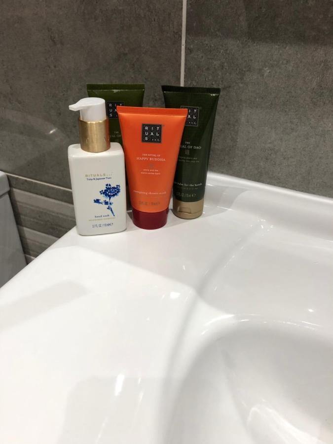 Big Room Rusholme With Tv And Private Bathroom-Parking&Wifi Manchester Zewnętrze zdjęcie