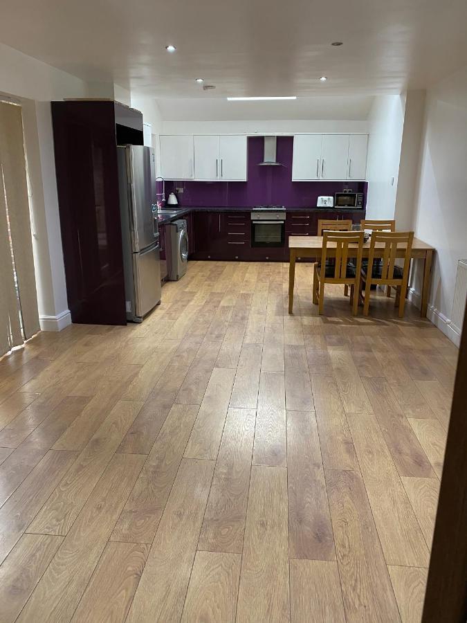 Big Room Rusholme With Tv And Private Bathroom-Parking&Wifi Manchester Zewnętrze zdjęcie
