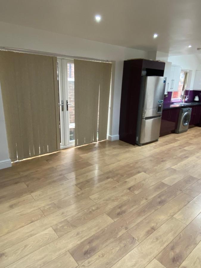 Big Room Rusholme With Tv And Private Bathroom-Parking&Wifi Manchester Zewnętrze zdjęcie